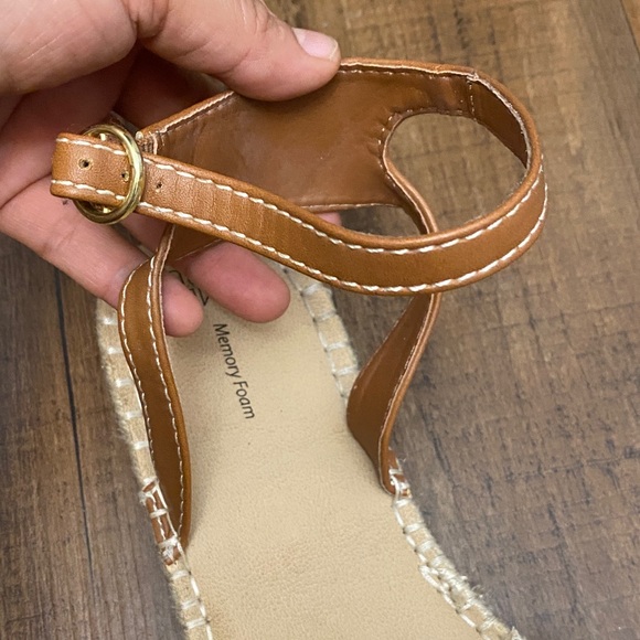Time and Tru Tan Memory Foam Sandal - Picture 8 of 8